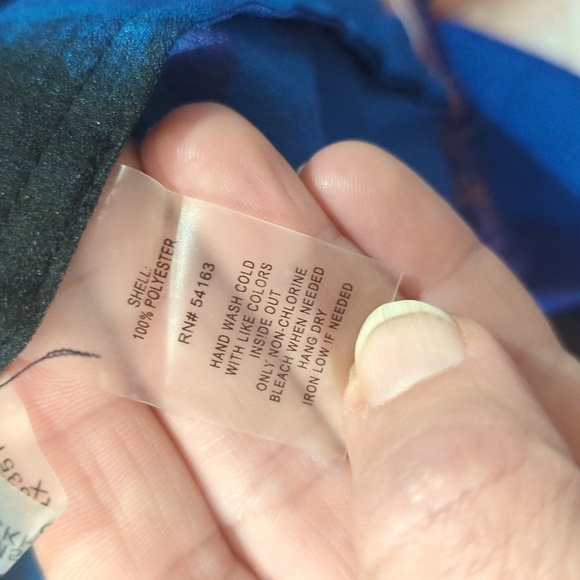 Small, super soft and comfortable Calvin Klein button down - Picture 8 of 8